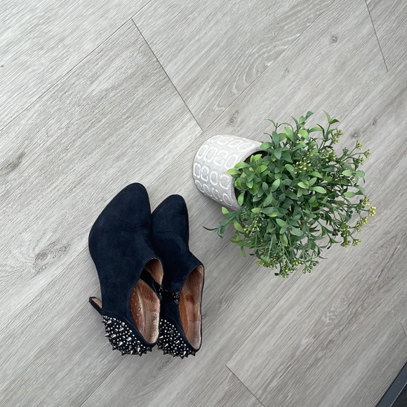 Black booties with studs in the back - Picture 4 of 4